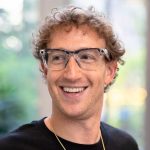 La battaglia tra Zuckerberg e Apple per i talenti dell’intelligenza artificiale si intensifica