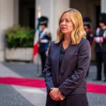 La premier Meloni celebra l’Indipendenza americana e affronta le tensioni sui dazi