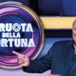 La ruota della fortuna torna in prima serata: Gerry Scotti presenta novità e ricordi storici
