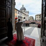 Leone XIV torna a Castel Gandolfo: accoglienza calorosa e messaggi di speranza