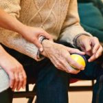 Liguria: 6 milioni di euro per rimborsi a famiglie con badanti e babysitter nel 2025