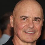 Luca Zingaretti denuncia la moglie del ministro Urso: il caso che ha infiammato i social
