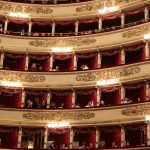 Milano: il Teatro alla Scala ripristina le regole sull’abbigliamento per gli spettatori