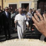 Papa Leone XIV in vacanza a Castel Gandolfo: due settimane di riposo e incontri con i fedeli