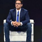 Pier Silvio Berlusconi critica Affari Tuoi ma riconosce il successo di Stefano De Martino