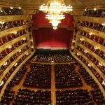 Ritorno al dress code alla Scala: nuove regole per il pubblico del teatro milanese
