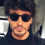 Stefano De Martino impone un divieto alle foto durante le feste: una scelta controcorrente nel mondo dello spettacolo