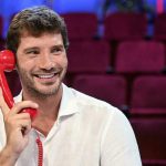 Stefano De Martino si gode l’estate a Posillipo: vacanze e segreti di una star della tv