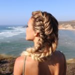 Perché i capelli si schiariscono d’estate? La spiegazione scientifica che (quasi) nessuno conosce